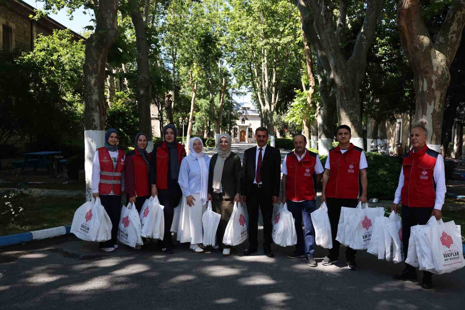 Vakıflar 1. Bölge Müdürlüğü’nden Darülaceze’ye Babalar Günü ziyareti