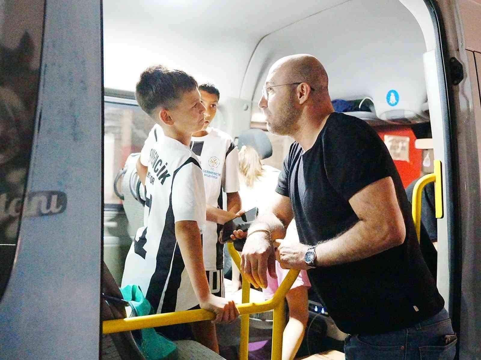 Başkan Zencirci’den Germencikli genç futbolculara anlamlı jest