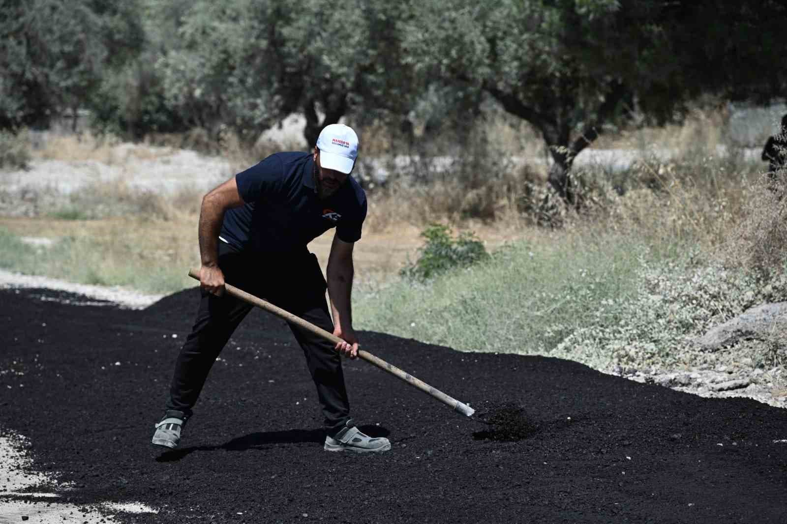 Altyapısı tamamlanan yollar asfaltlanıyor