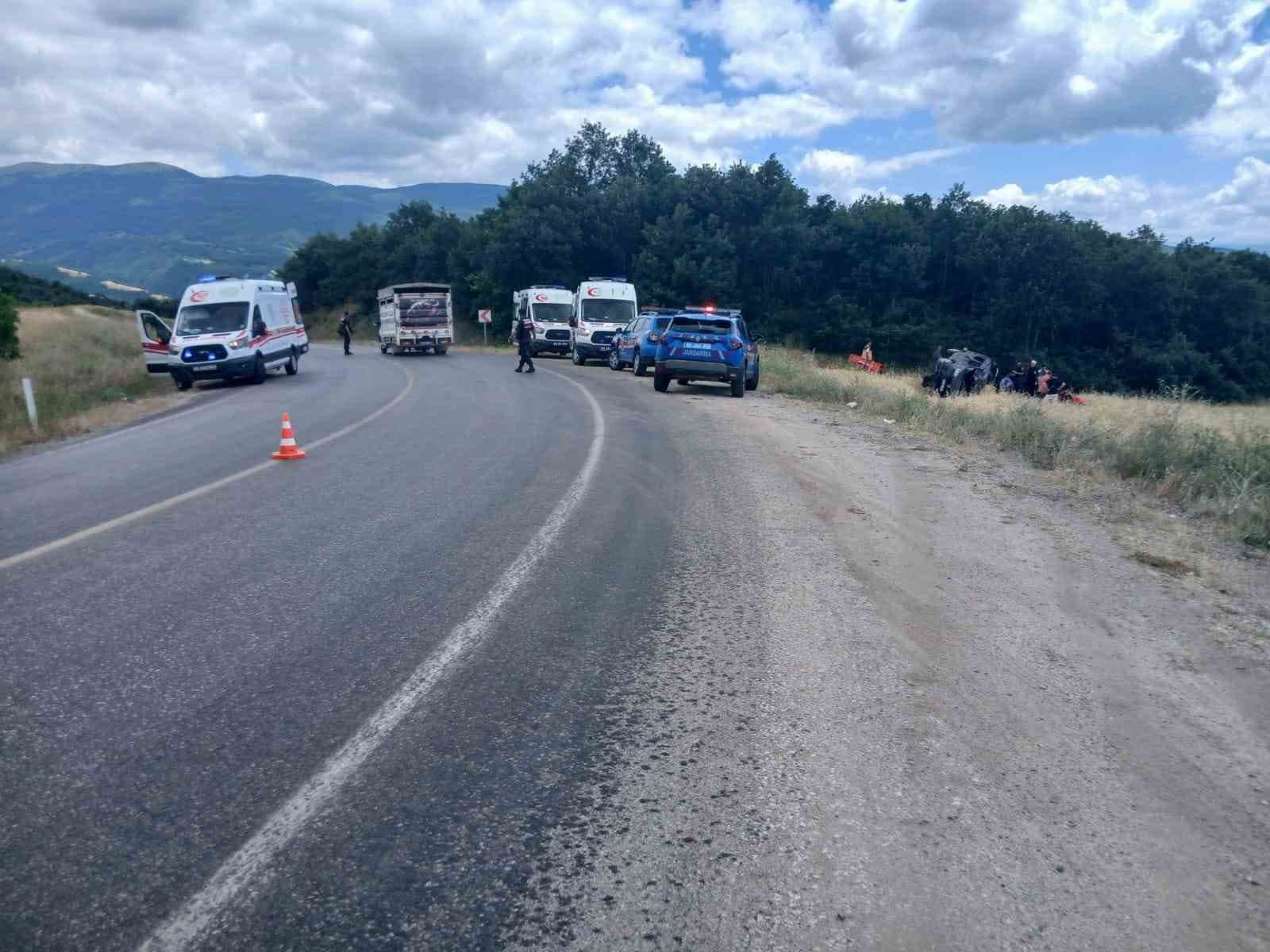 Tokat’ta kontrolden çıkan hafif ticari araç takla attı: 5 yaralı
