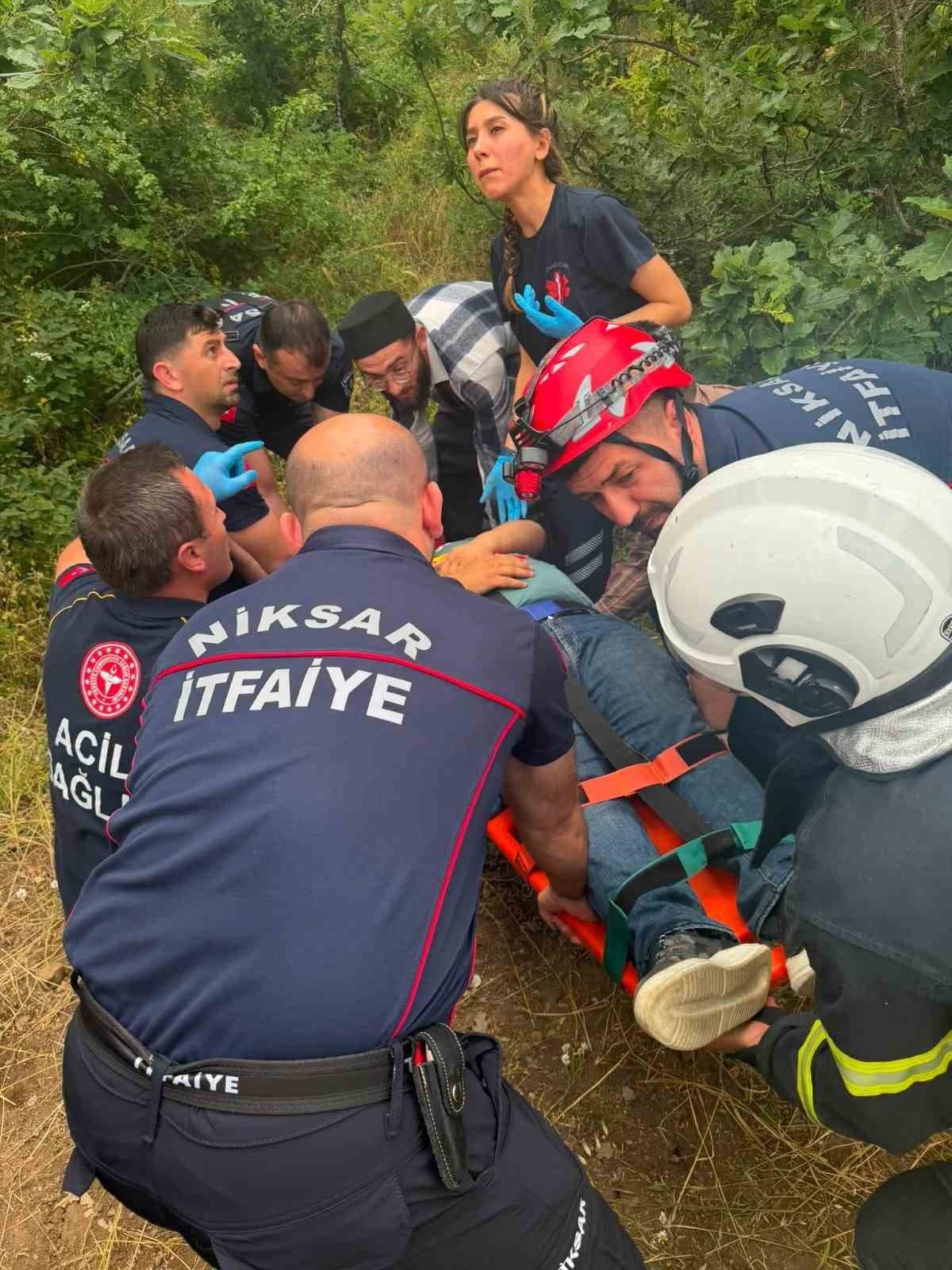 Tokat’ta kontrolden çıkan hafif ticari araç takla attı: 5 yaralı