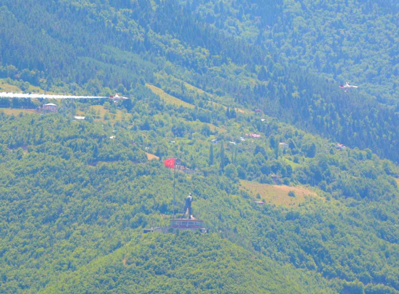 Türk Yıldızları Artvin semalarında prova uçuşuyla nefes kesti