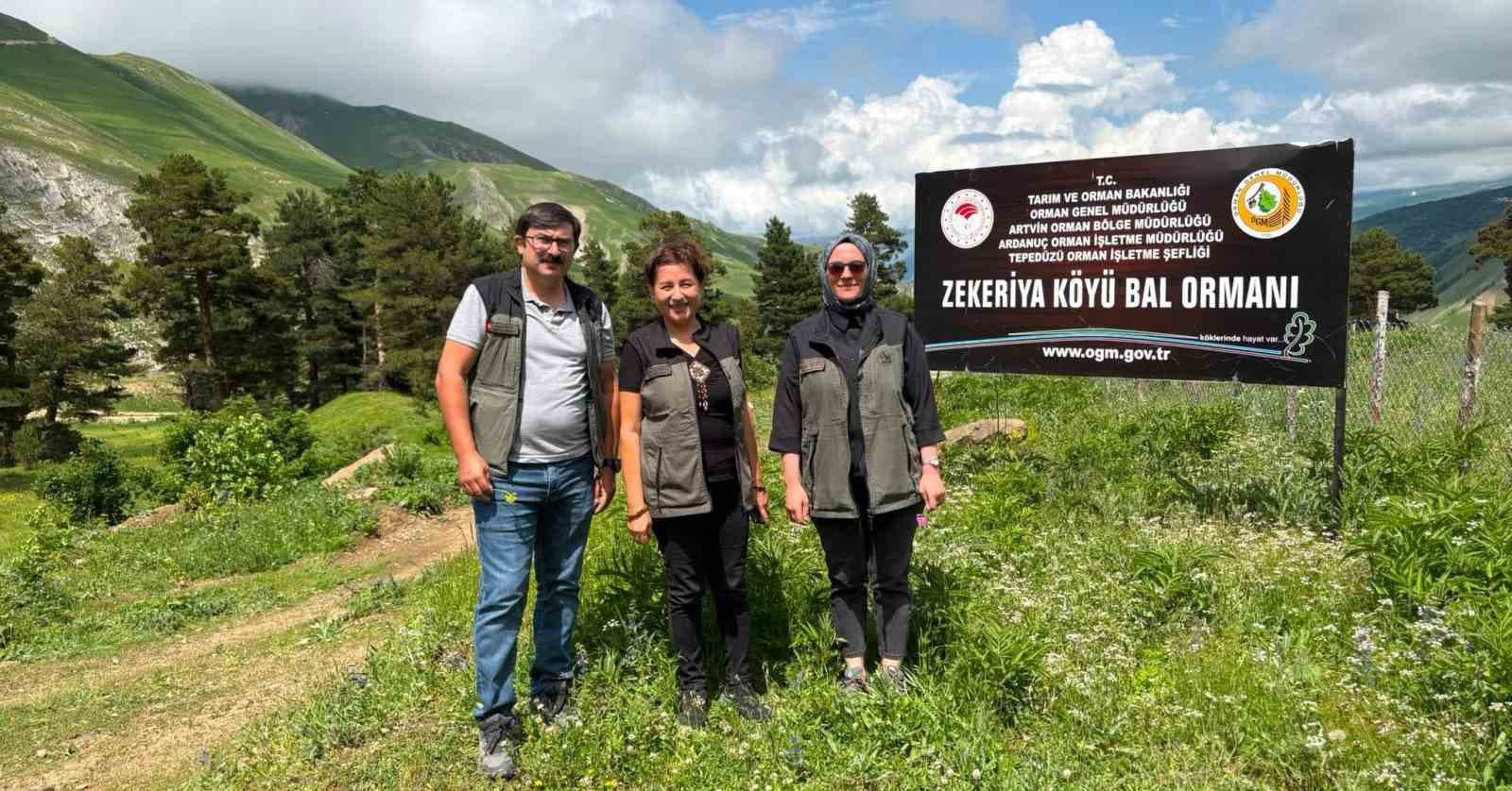 Artvin’de bal hasat sezonu öncesi üreticilerle buluşma