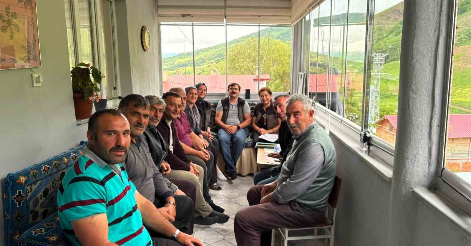Artvin’de bal hasat sezonu öncesi üreticilerle buluşma