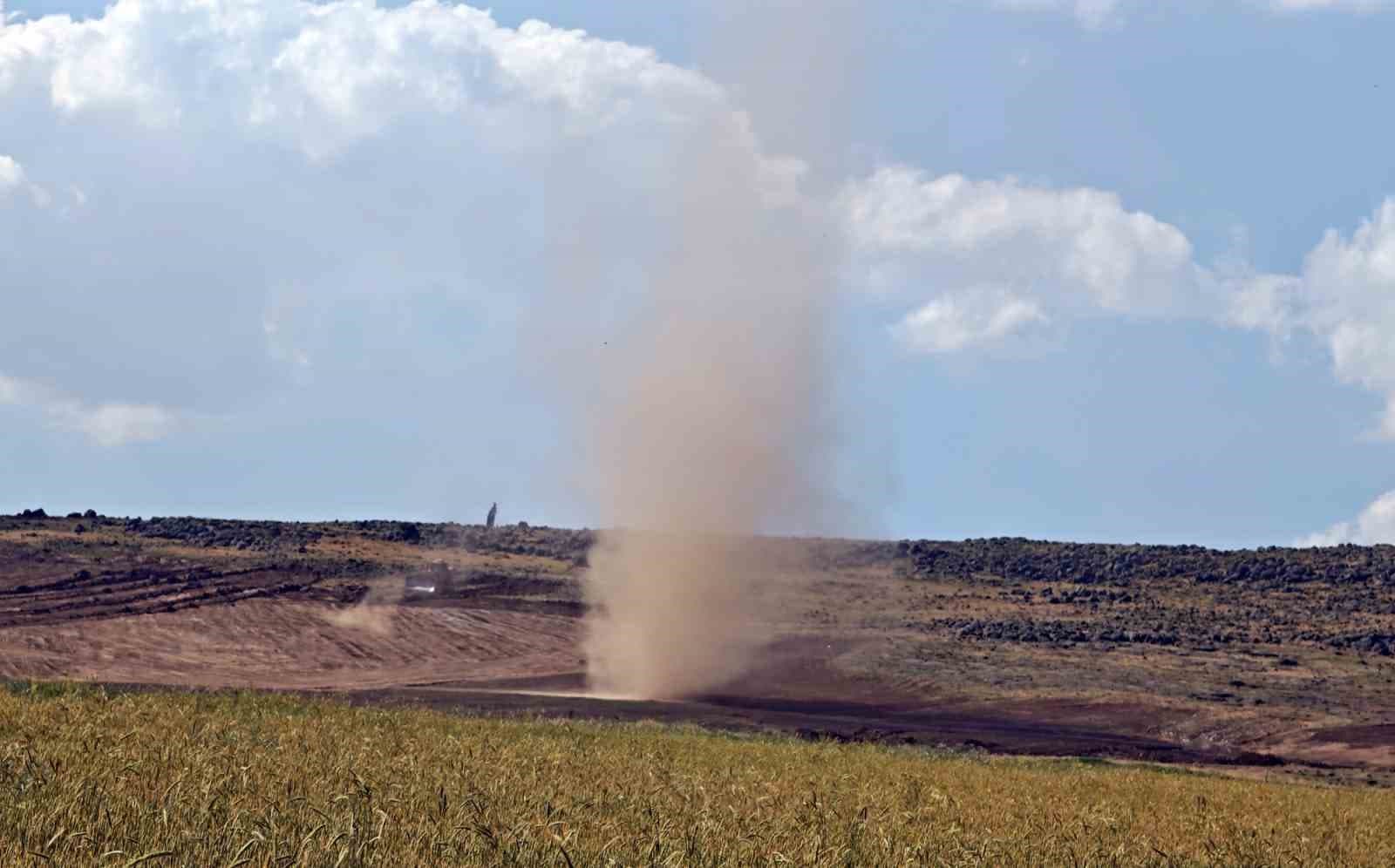 Ahlat’ta hortum kameraya yansıdı