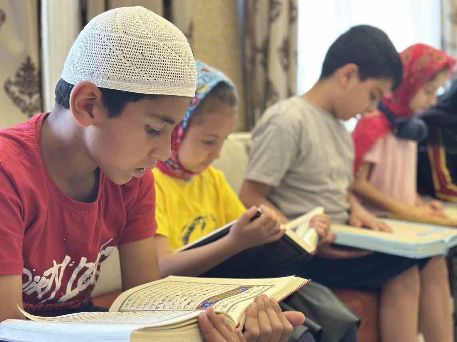 Ağrı’da gençler 15 Temmuz şehitleri için Kur’an-ı Kerim okudu