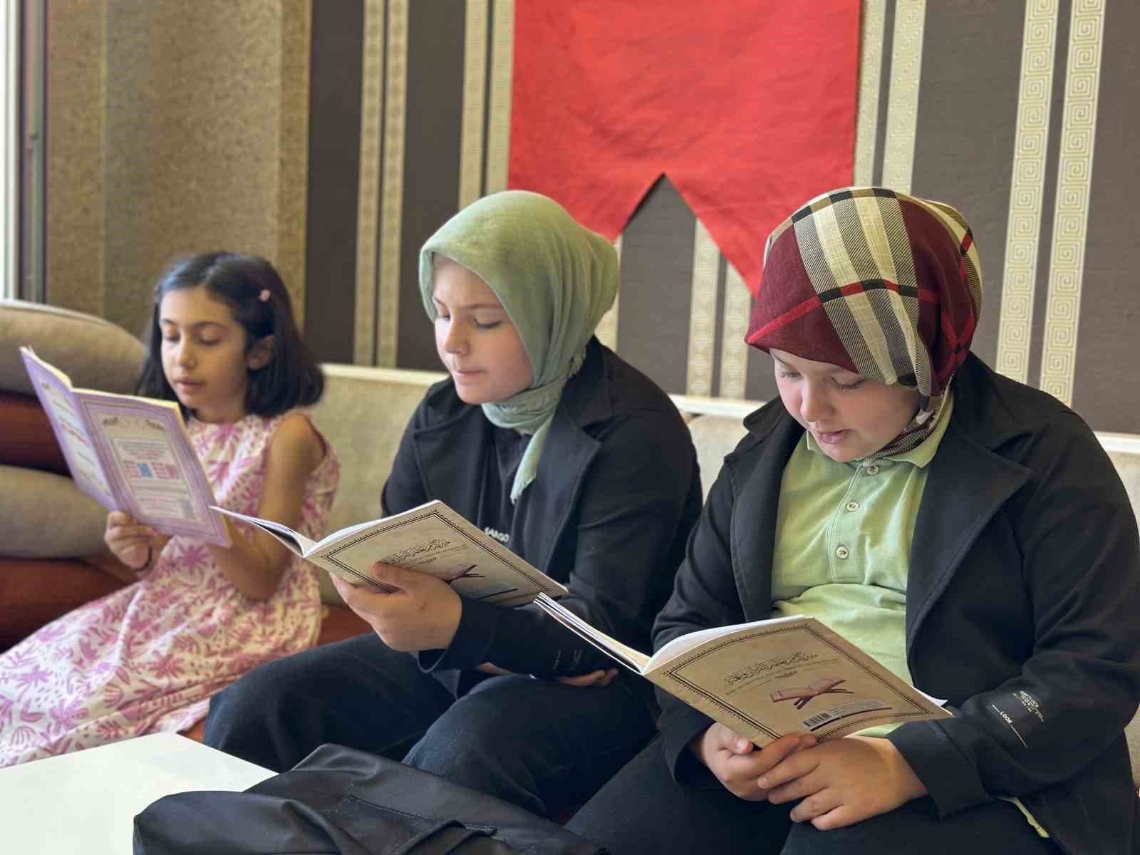 Ağrı’da gençler 15 Temmuz şehitleri için Kur’an-ı Kerim okudu