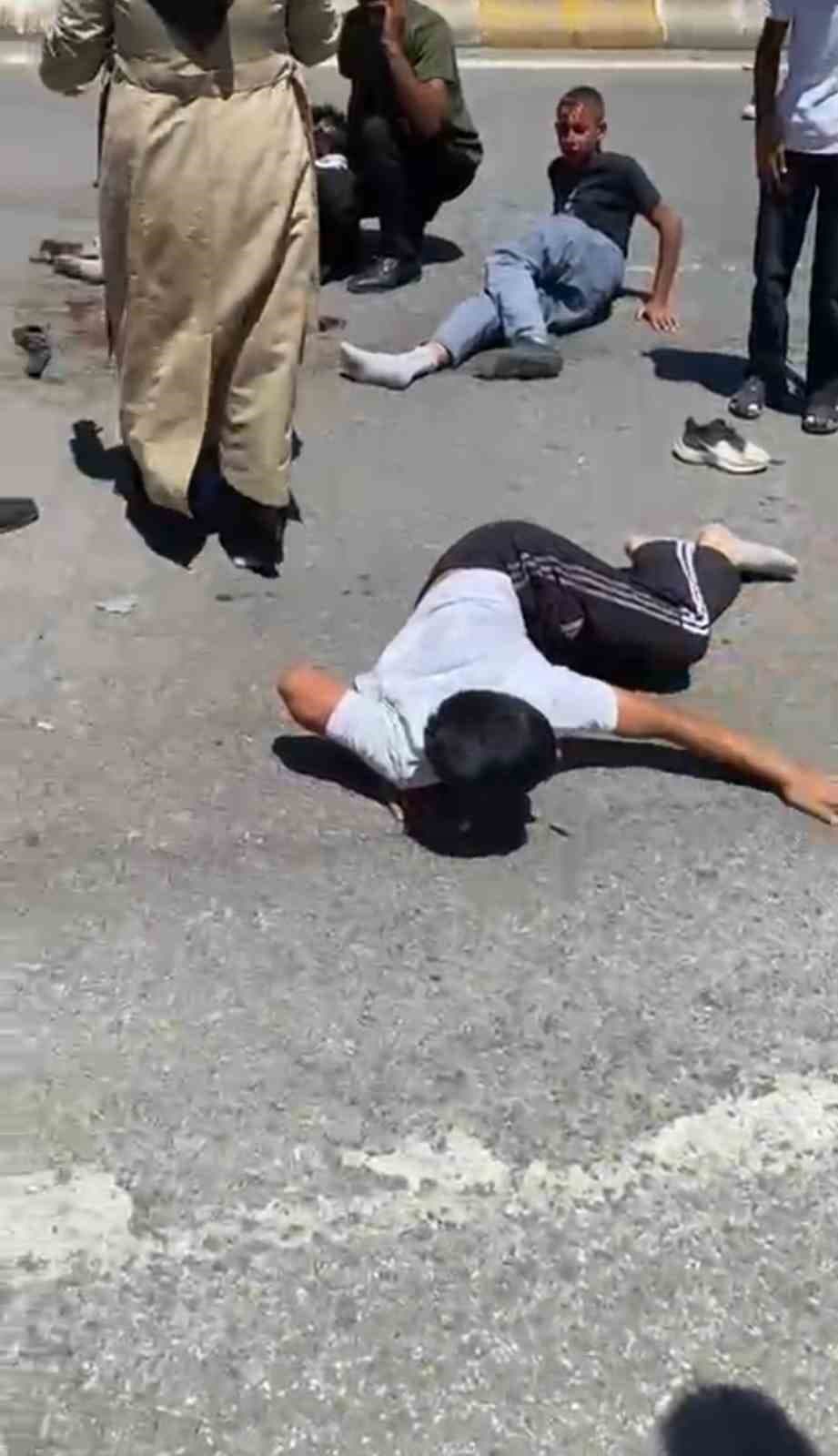Patnos’ta otomobilin çarptığı 3 bisikletli çocuk yaralandı
