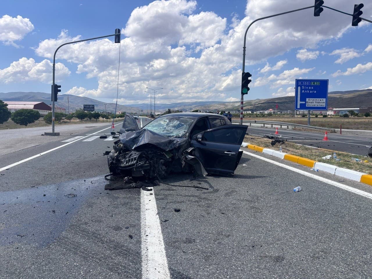Erzincan’da 5 kişinin yaralandığı trafik kazası kamerada