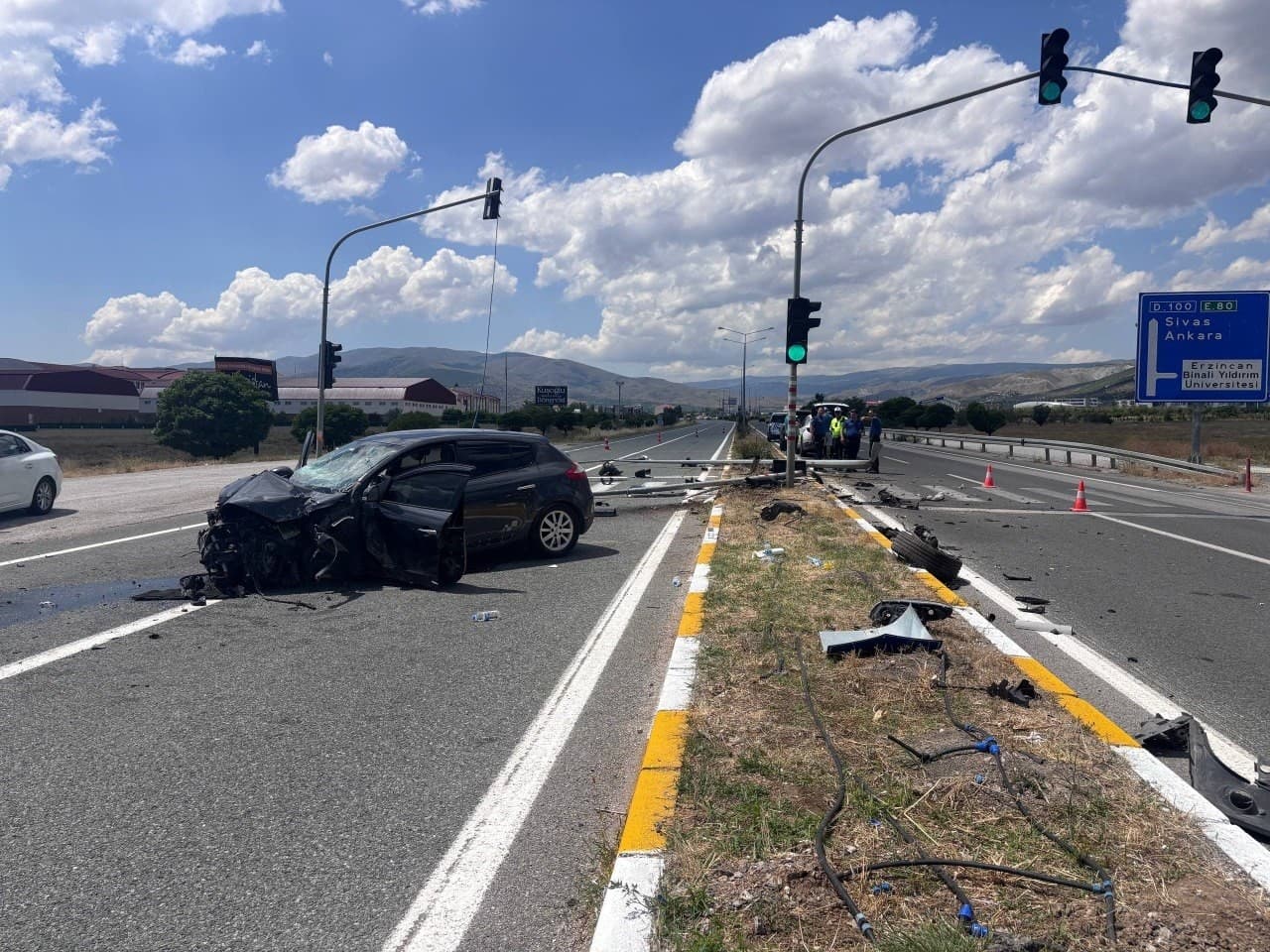 Erzincan’da 5 kişinin yaralandığı trafik kazası kamerada
