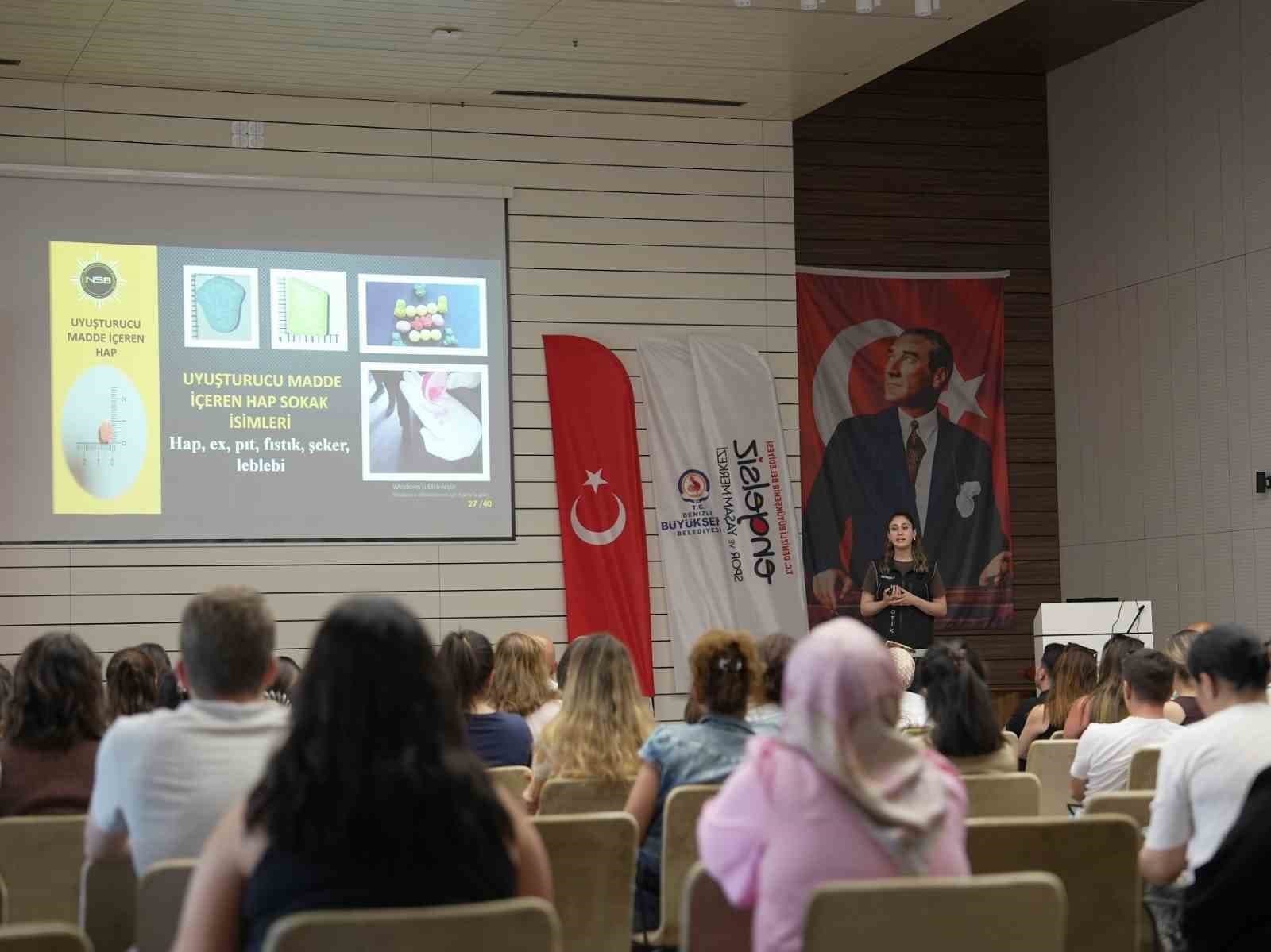 Denizli Büyükşehir personeli, bağımlılık ve siber suçlarla mücadele eğitimi aldı