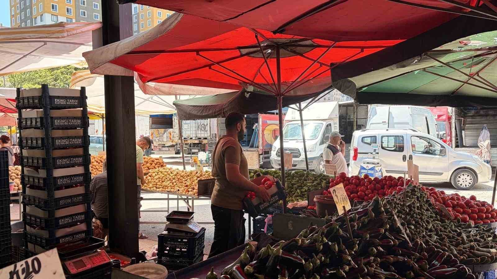 Kayseri’de semt pazarlarındaki fiyatlar yüz güldürüyor