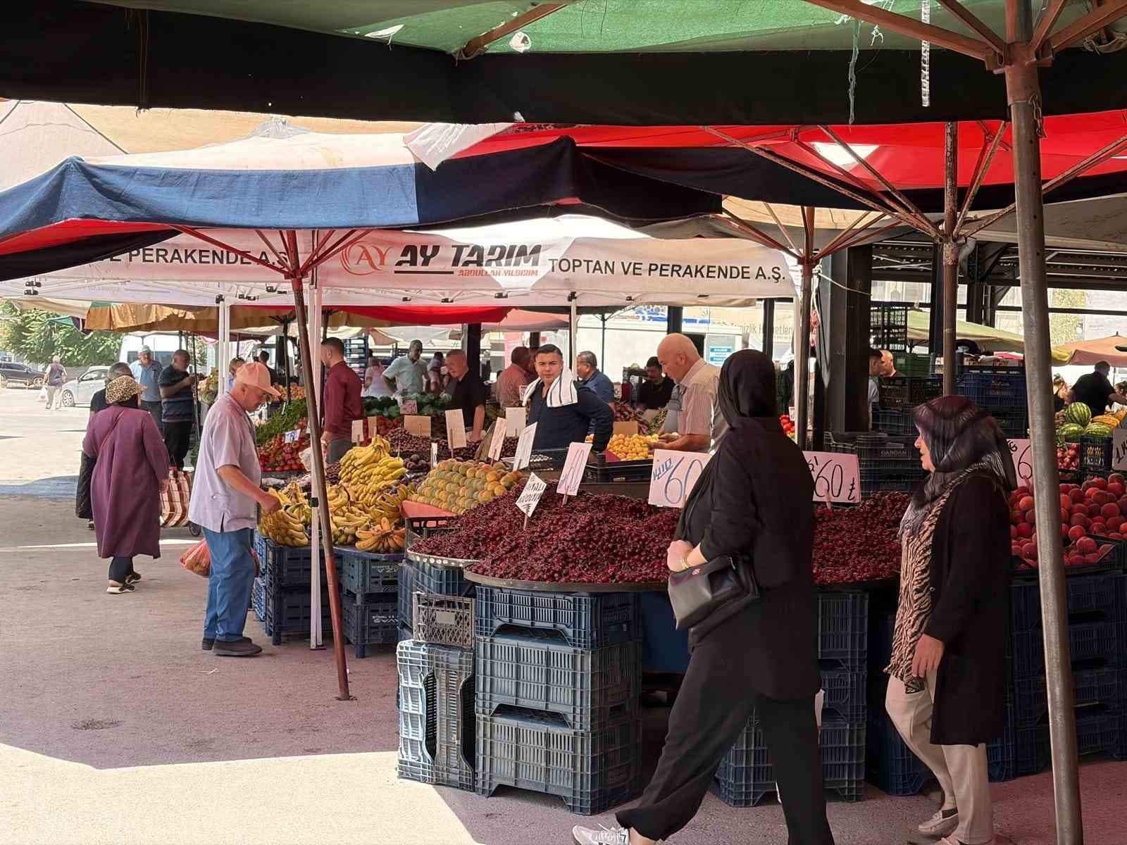 Kayseri’de semt pazarlarındaki fiyatlar yüz güldürüyor