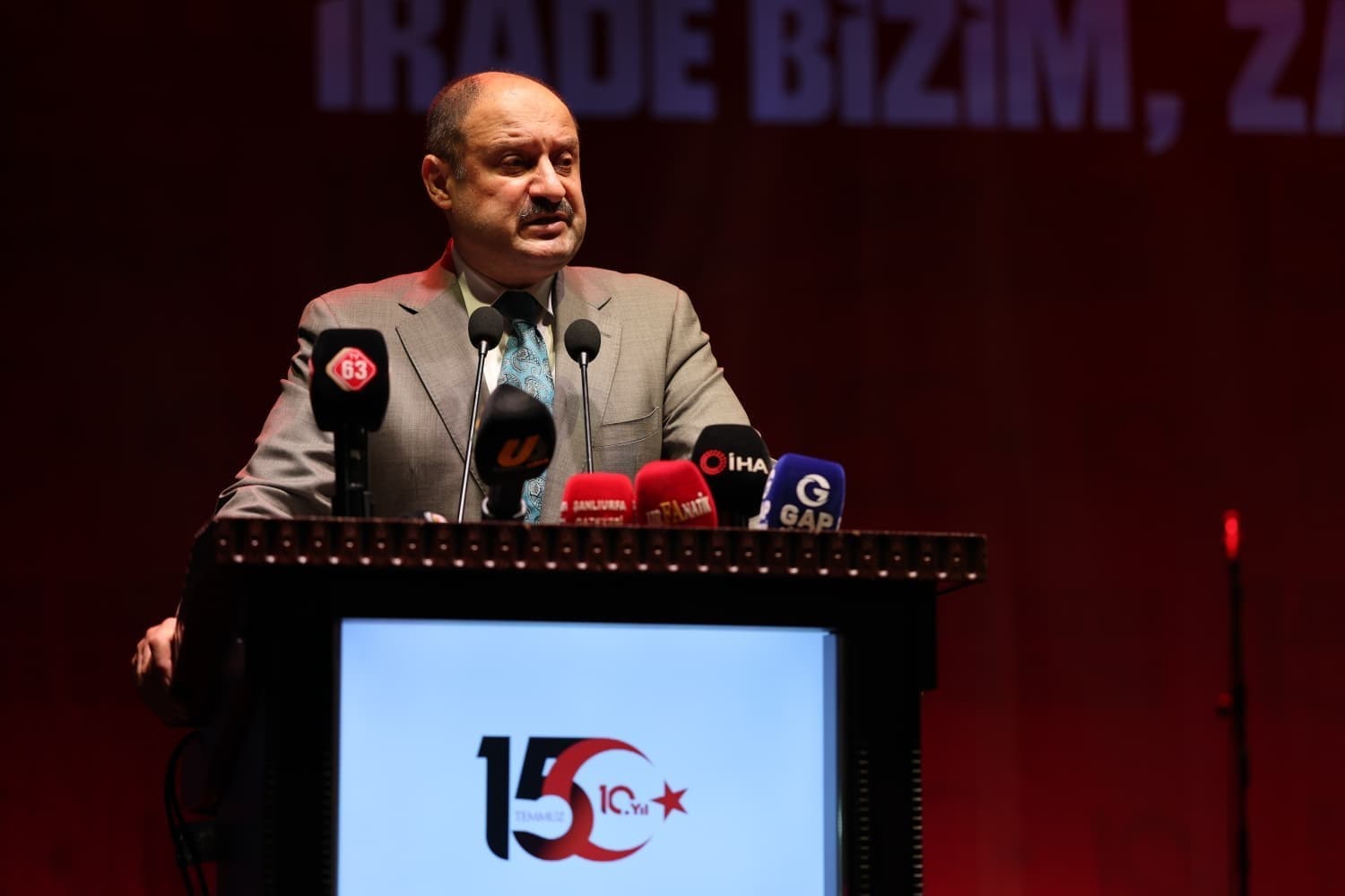 Şanlıurfa’da vatandaşlar meydanlara sığmadı
