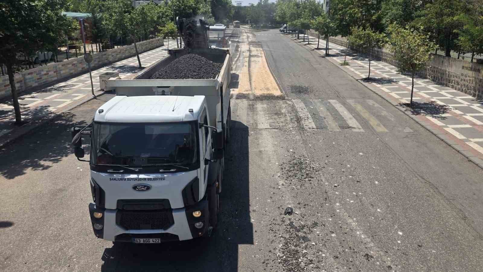 Büyükşehir Siverek merkezinde asfaltlama çalışması yaptı