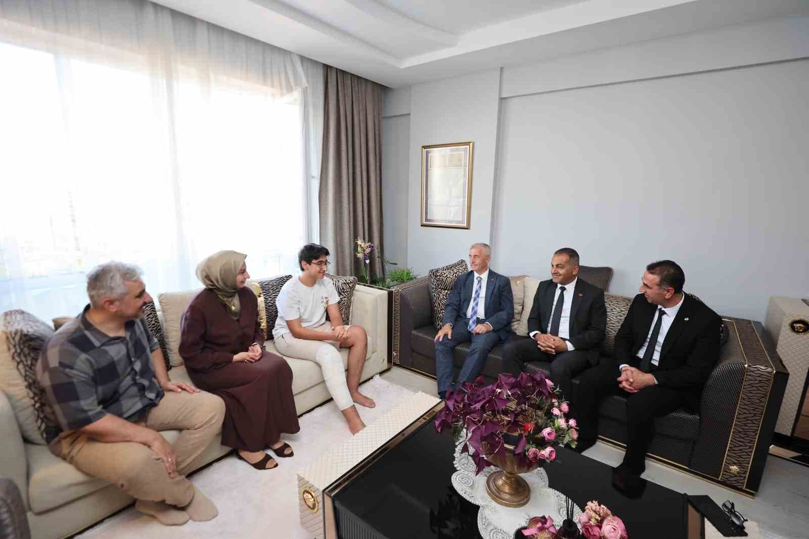 Şahinbey Belediyesi başarılı öğrencileri ödüllendiriyor
