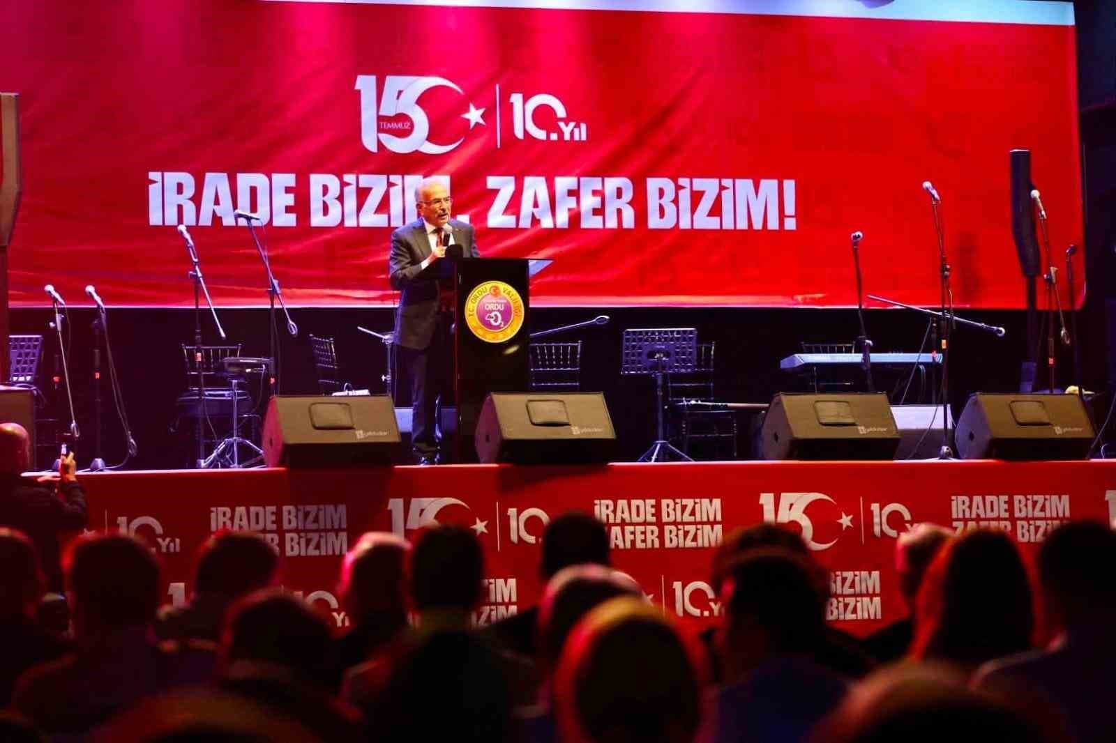 Ordu meydana sığmadı
