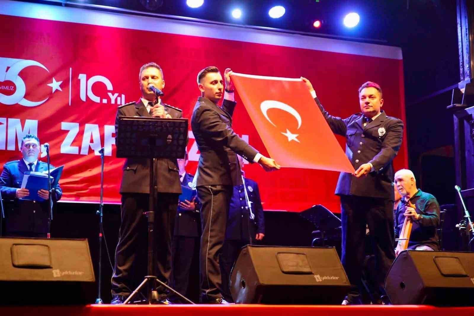 Ordu meydana sığmadı