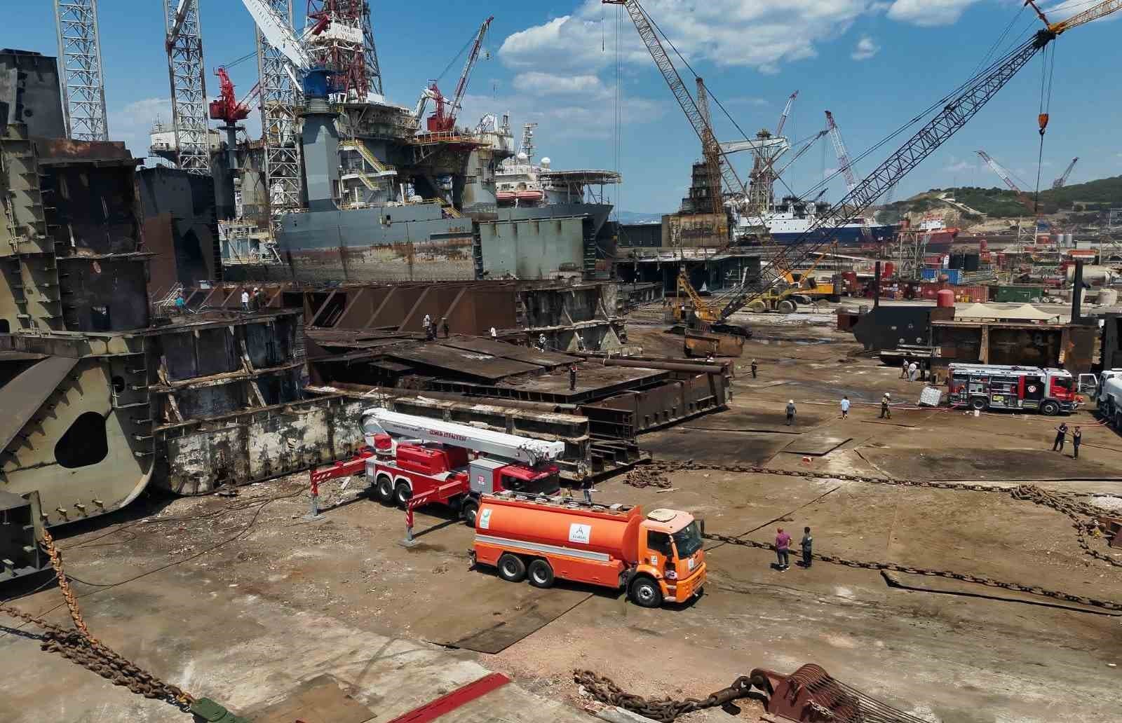 İzmir’de yakıt tankerinde korkutan yangın