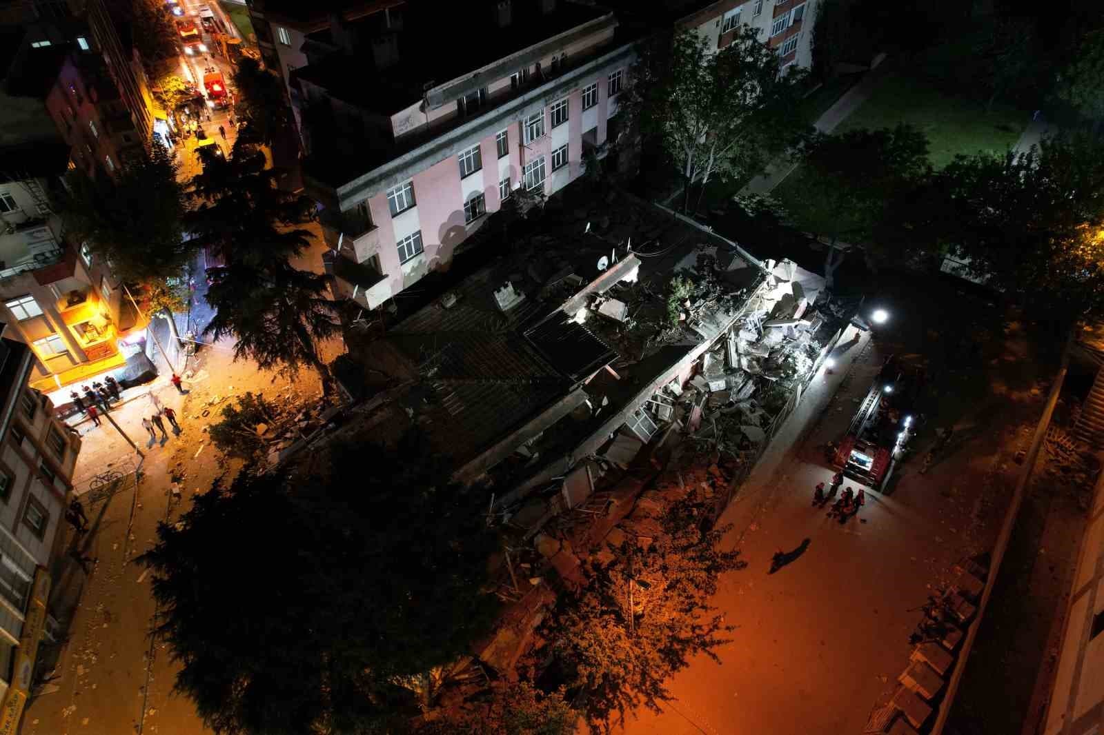 (Düzeltme) Bahçelievler Belediyesi: "Binanın önceden tahliye edilmesi nedeniyle ilk belirlemelere göre herhangi bir can kaybı veya yaralanma bulunmamaktadır"