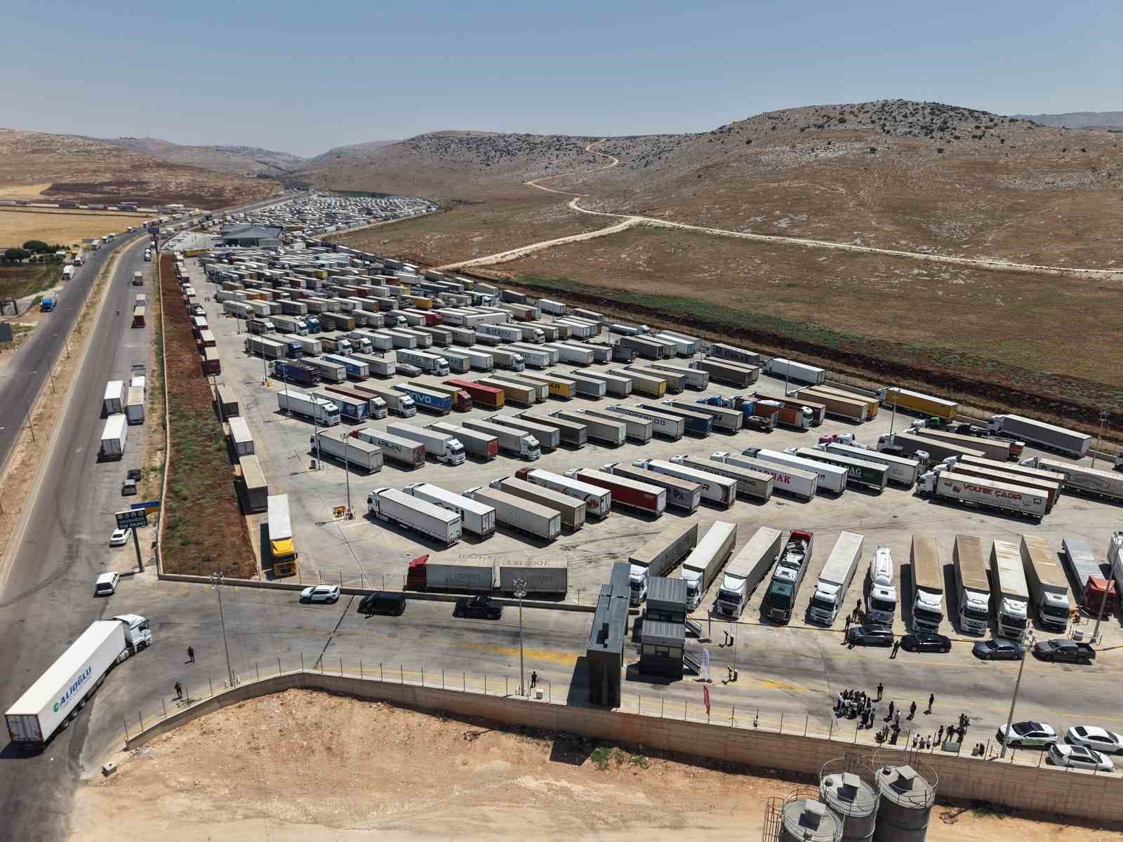 Arap Yarımadası ile ticarette kavşak nokta olan Cilvegözü’nden günde bin 500 tır giriş-çıkış yapıyor