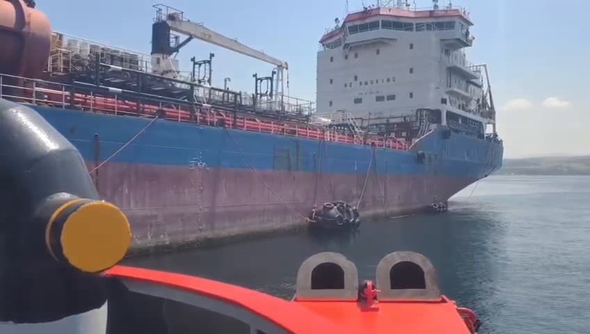 Makine arızası yapan tanker Yalova açıklarında güvenli bölgeye çekildi