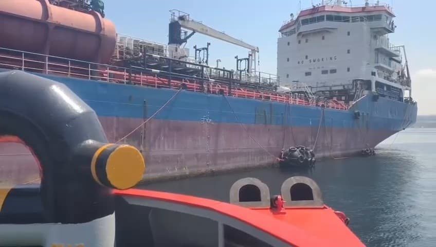 Makine arızası yapan tanker Yalova açıklarında güvenli bölgeye çekildi
