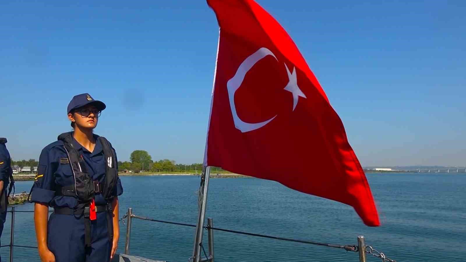 Deniz astsubay adayları zorlu eğitimlerle Mavi Vatan’da göreve hazırlanıyor