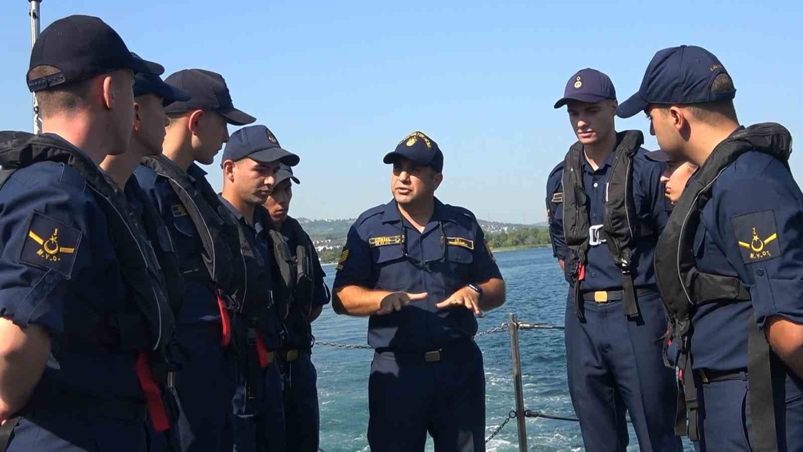 Deniz astsubay adayları zorlu eğitimlerle Mavi Vatan’da göreve hazırlanıyor