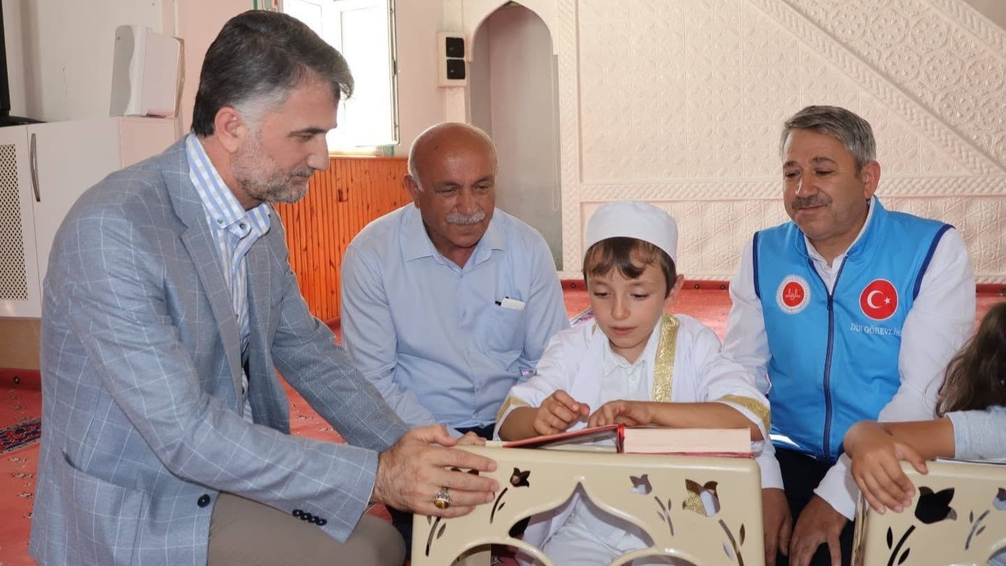 Amasya’da 9 yaşındaki otizmli Asilhan, Kur’an-ı Kerim okumayı öğrendi