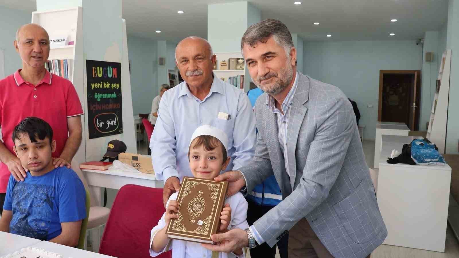 Amasya’da 9 yaşındaki otizmli Asilhan, Kur’an-ı Kerim okumayı öğrendi
