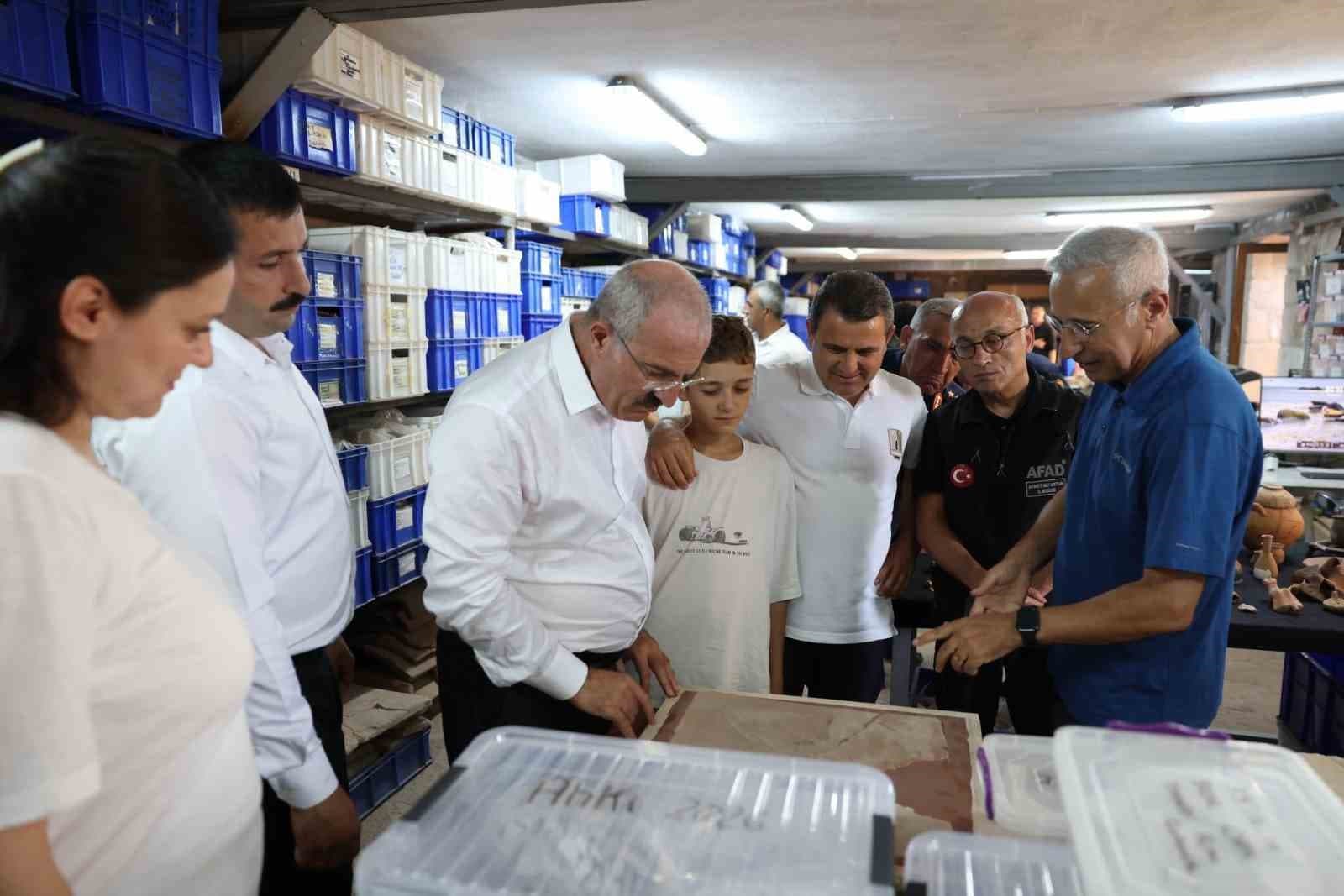 Vali Toraman, Apollon Smintheion ve Assos Antik kentinde incelemelerde bulundu