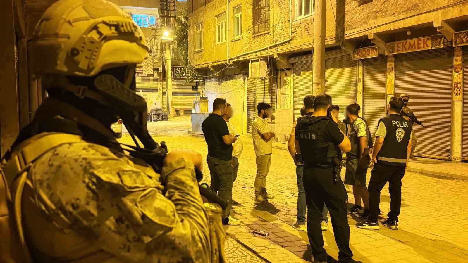 Diyarbakır’da dört mahallede özel harekat polisi destekli "şok" uygulama