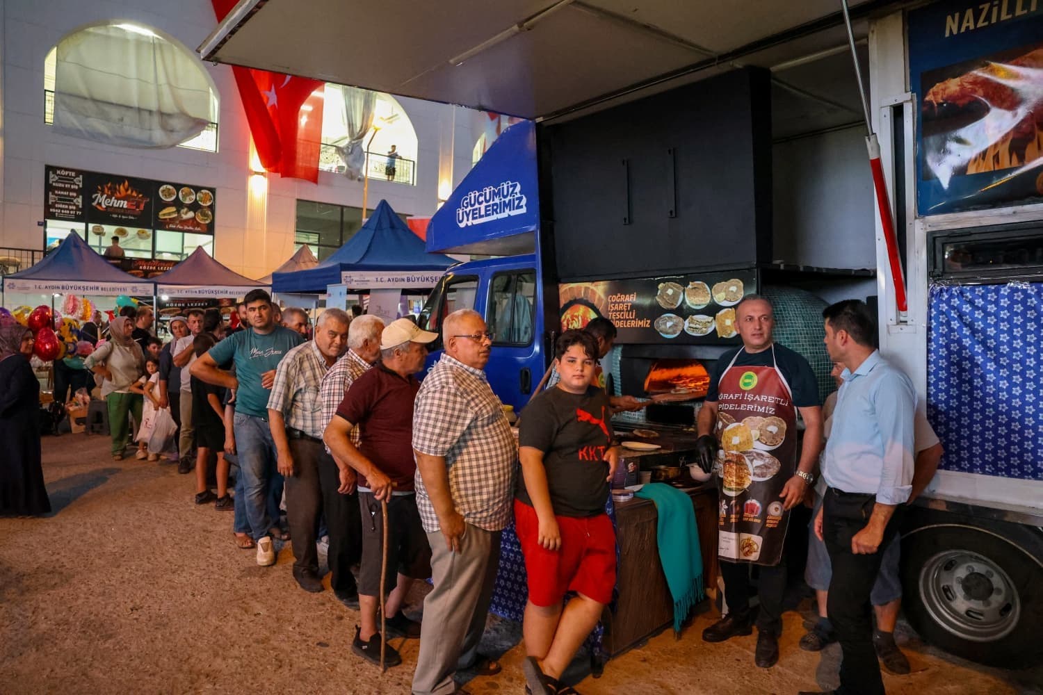 NTO’nun Mobil Tanıtım Aracı’ndan festivalde pide ikramı