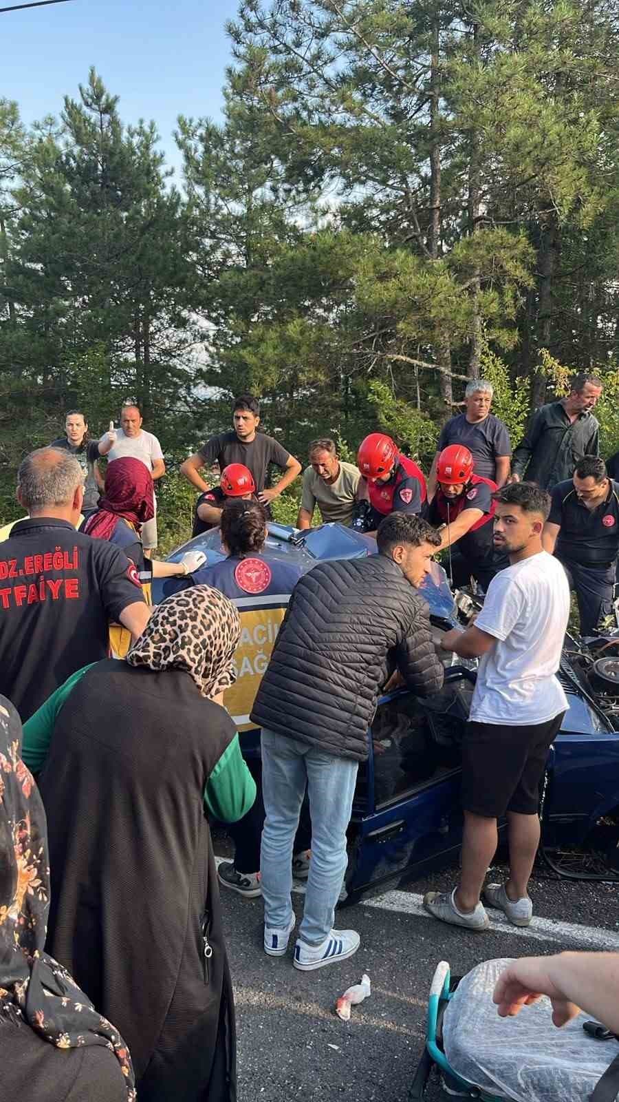 İşçi servisi ile otomobil çarpıştı: 1’i ağır 4 yaralı