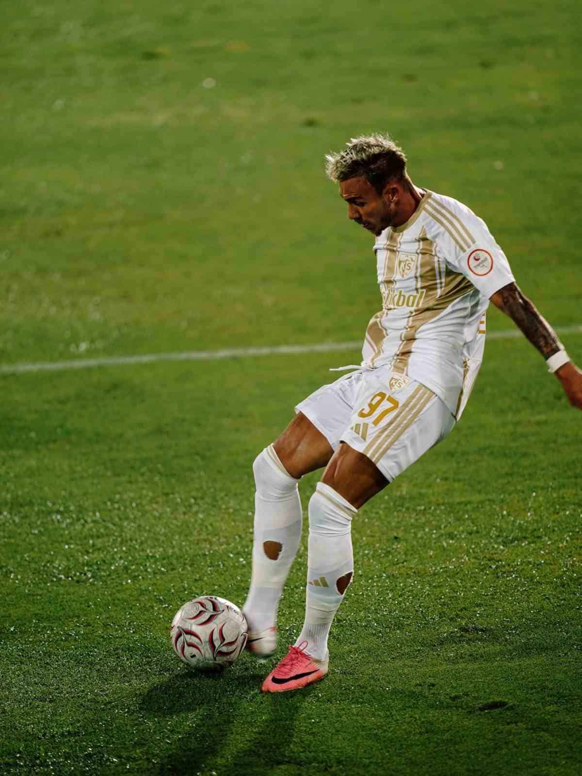 Kayserispor’un ilk golleri Seferi’den