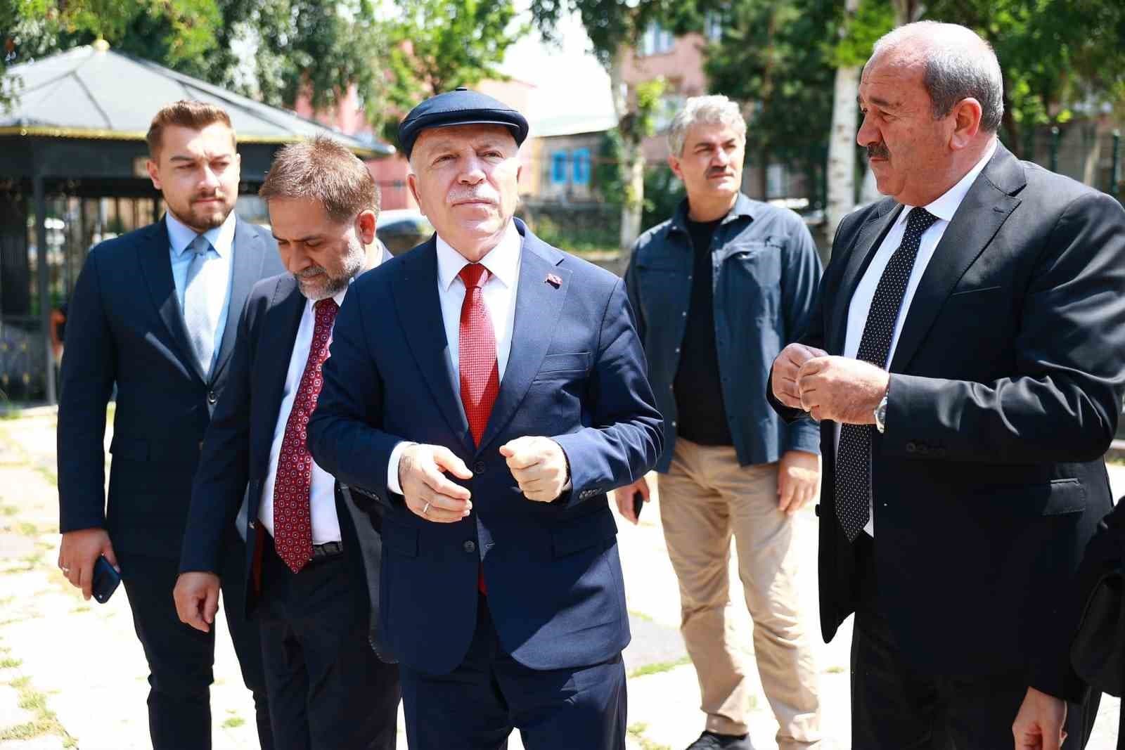 Başkan Sekmen: "Projelerde tarihi ve manevi dokuyu koruyoruz"