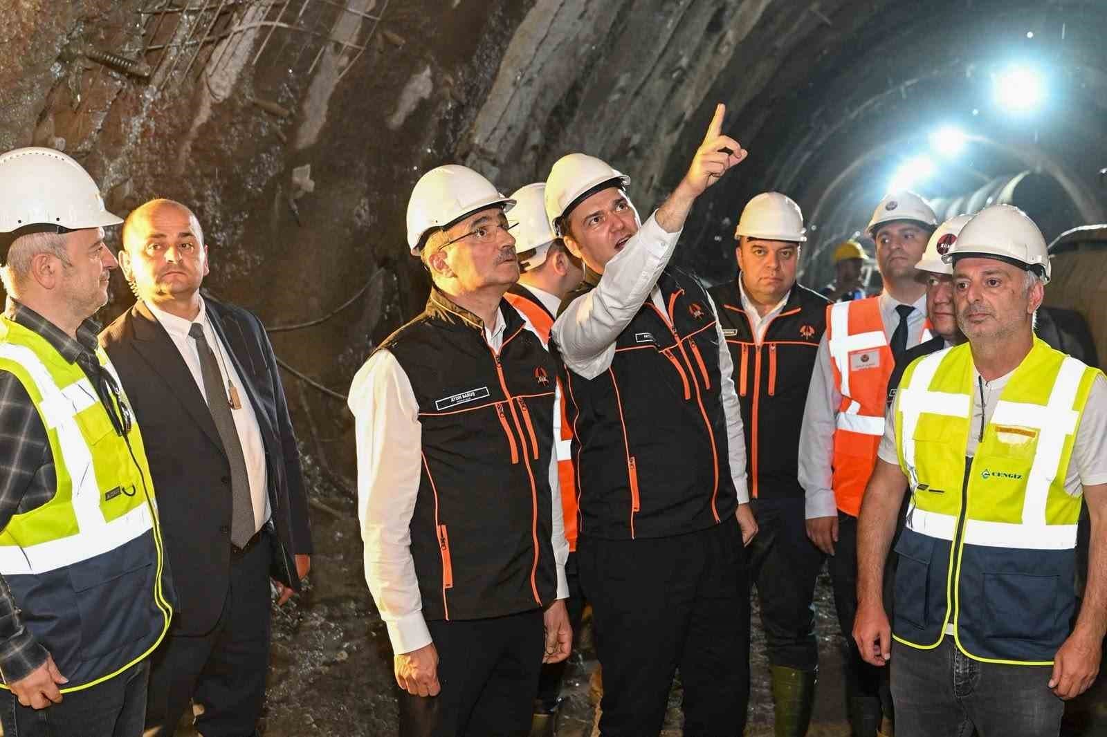 Kırık Tüneli kazı ve destek çalışmaları yüzde 90, nihai beton çalışmaları ise yüzde 78 oranında tamamlandı