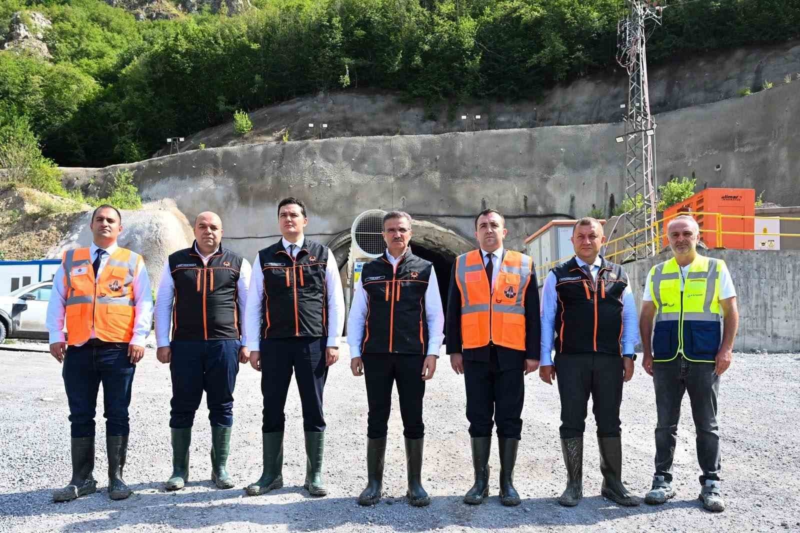 Kırık Tüneli kazı ve destek çalışmaları yüzde 90, nihai beton çalışmaları ise yüzde 78 oranında tamamlandı