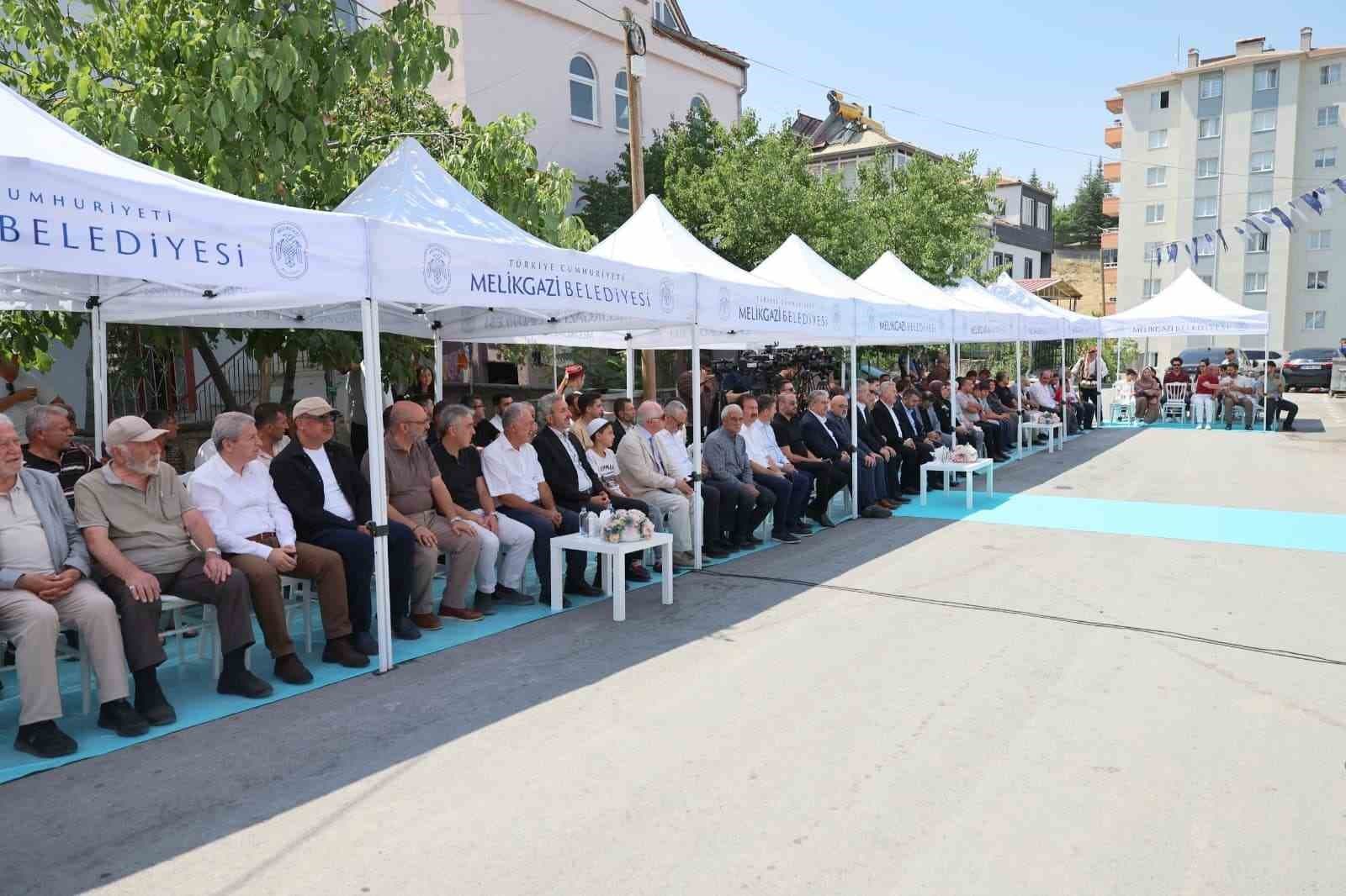 Hayrat Cami ibadete açıldı