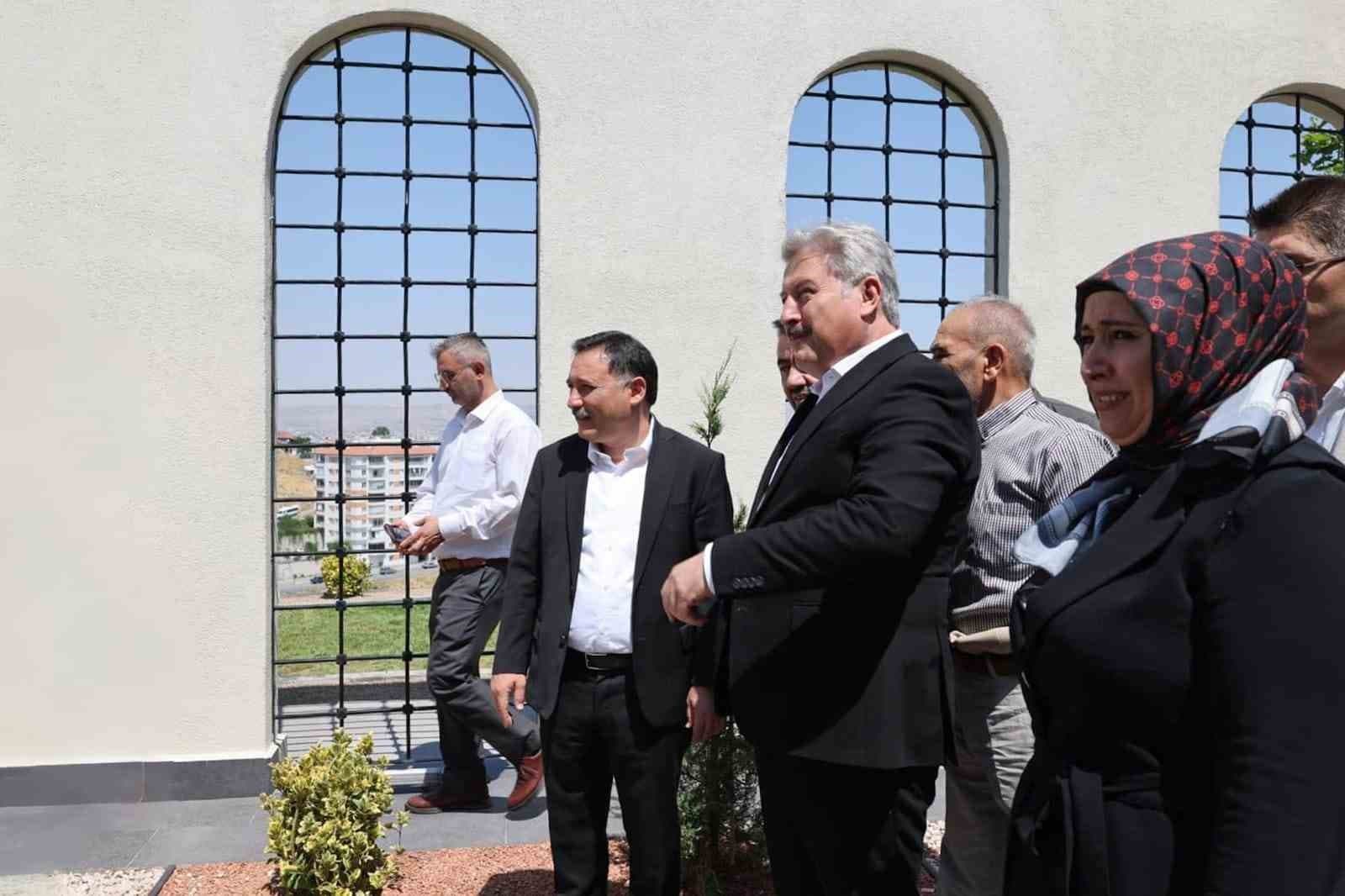 Hayrat Cami ibadete açıldı