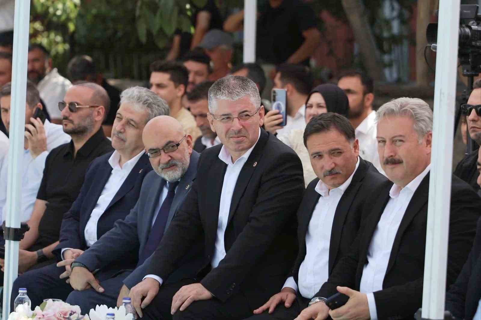 Hayrat Cami ibadete açıldı