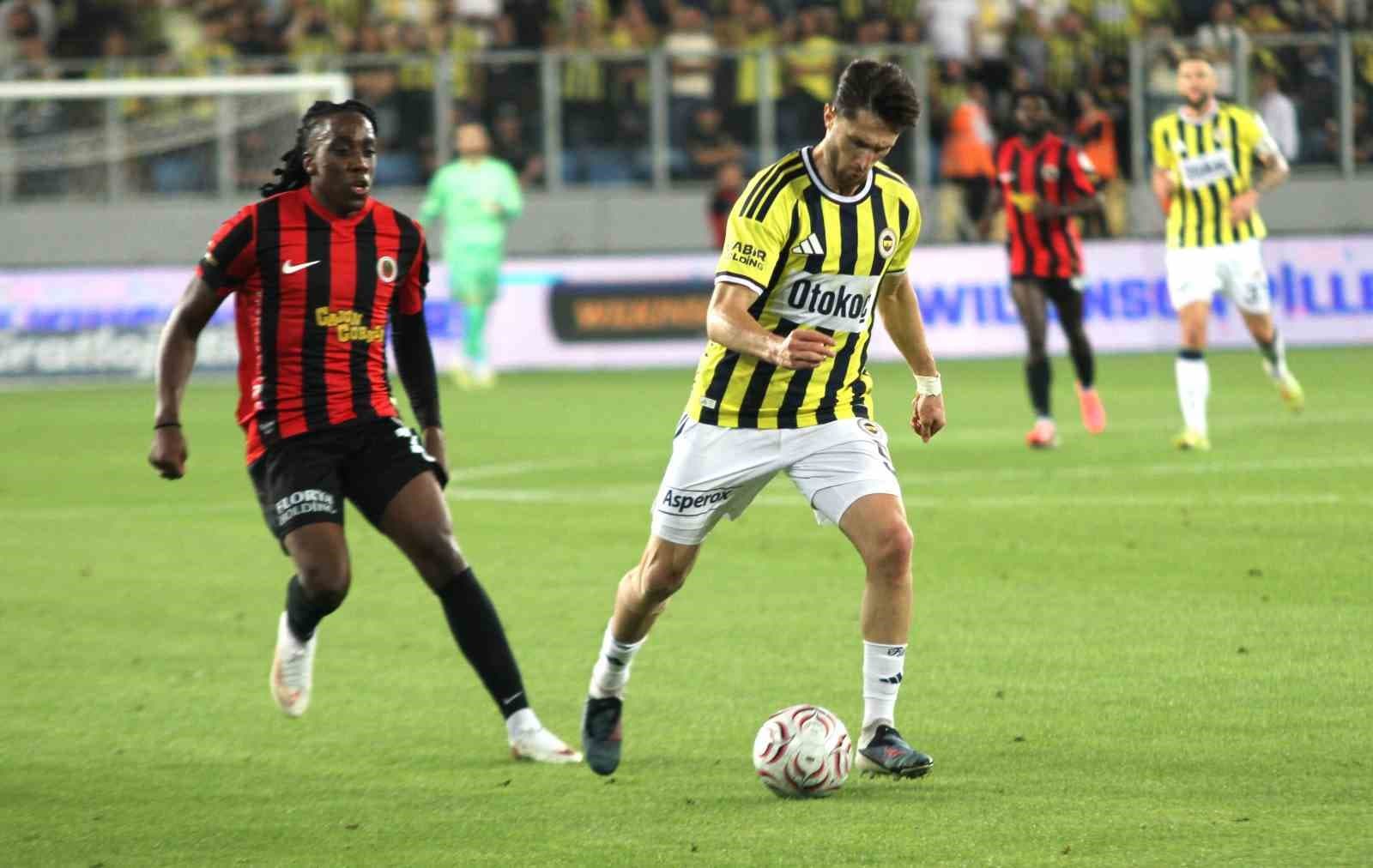 Trendyol Süper Lig: Gençlerbirliği: 1 - Fenerbahçe: 1 (İlk yarı)
