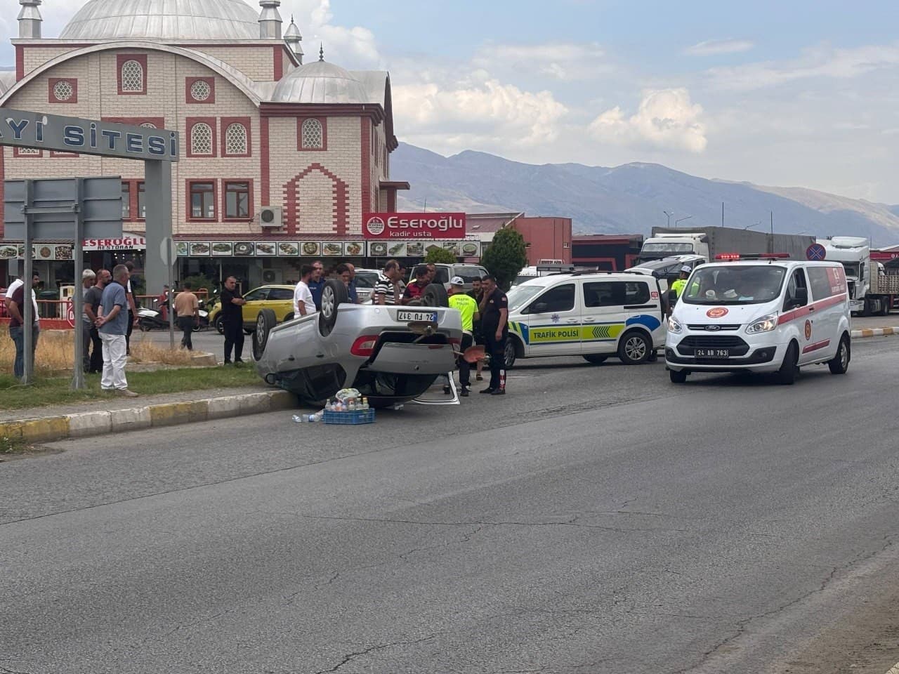 Erzincan’da otomobil takla attı: 2 yaralı