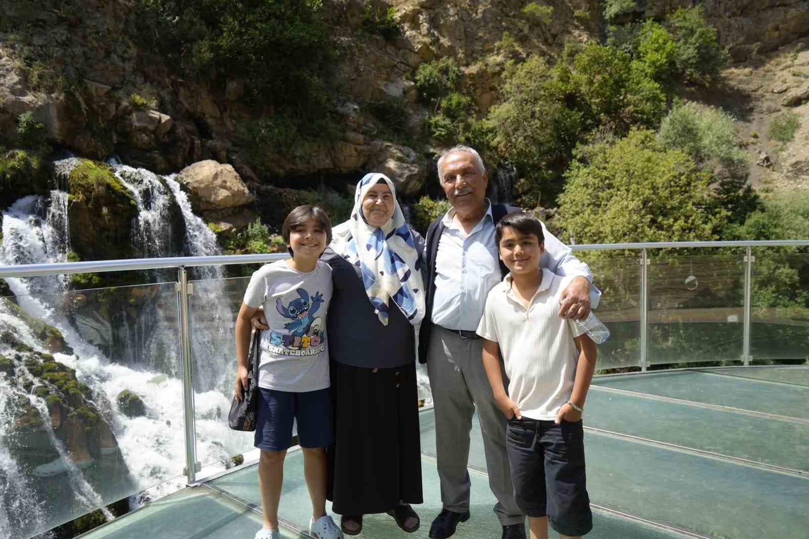 Tomara Şelalesi yaz sıcaklarında misafirlerini ağırlıyor