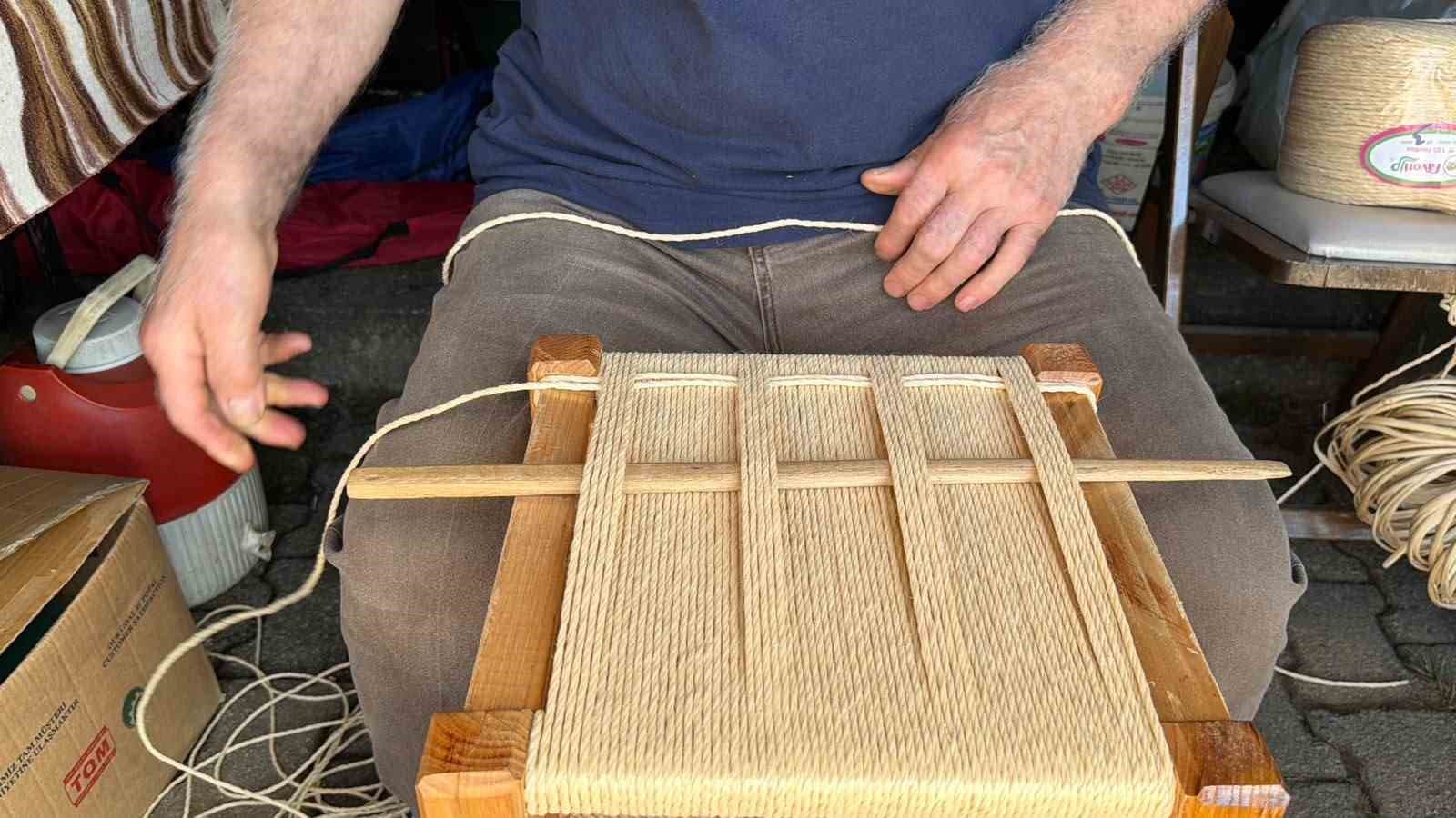 Babasından öğrendiği mesleği yaşatıyor, bir sepet için bir gün uğraşıyor