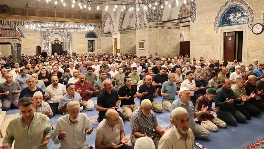 Amasya’da Mevlid Kandili’nde eller semaya açıldı