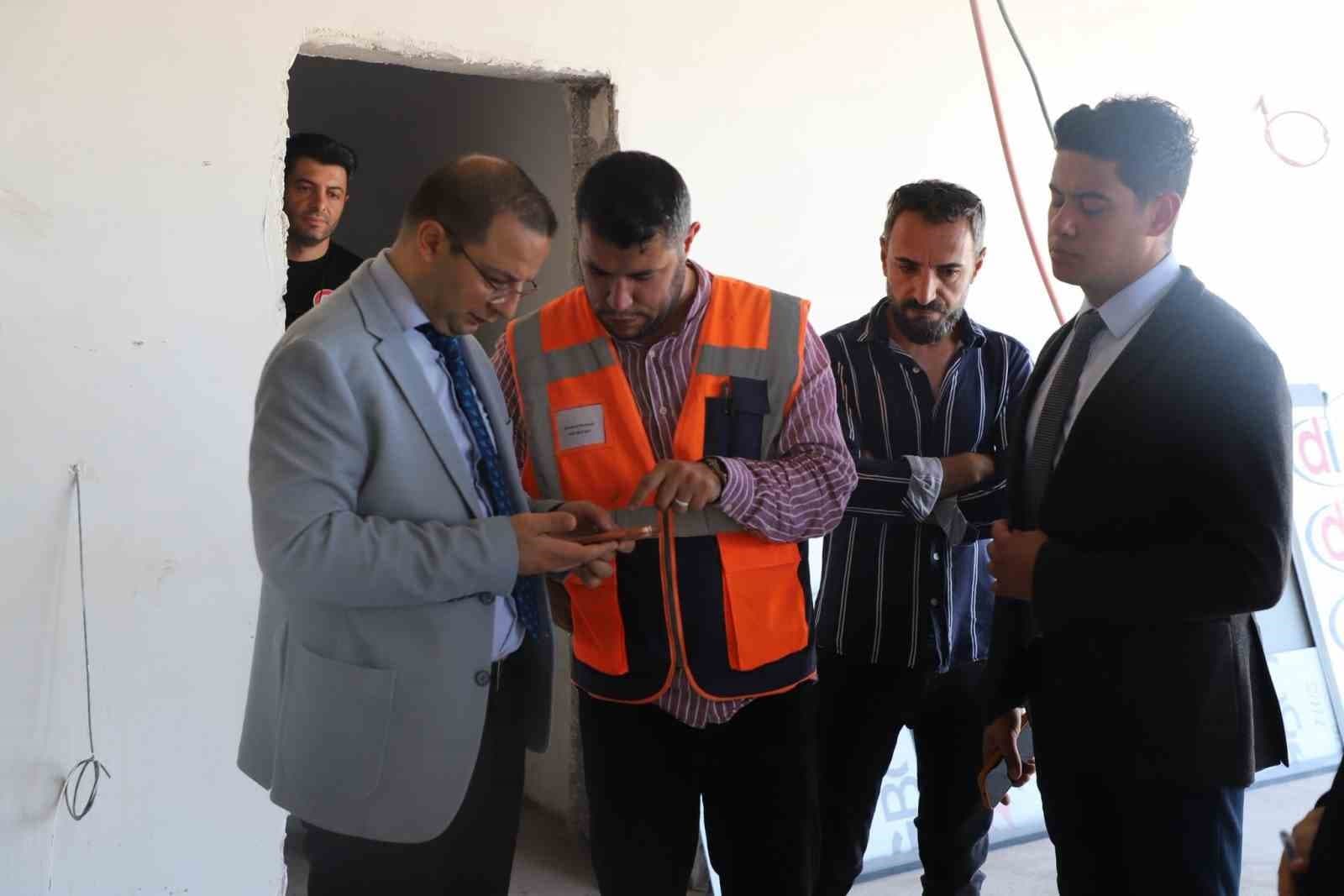 Kaymakam Baycar, polisevi inşaatını inceledi