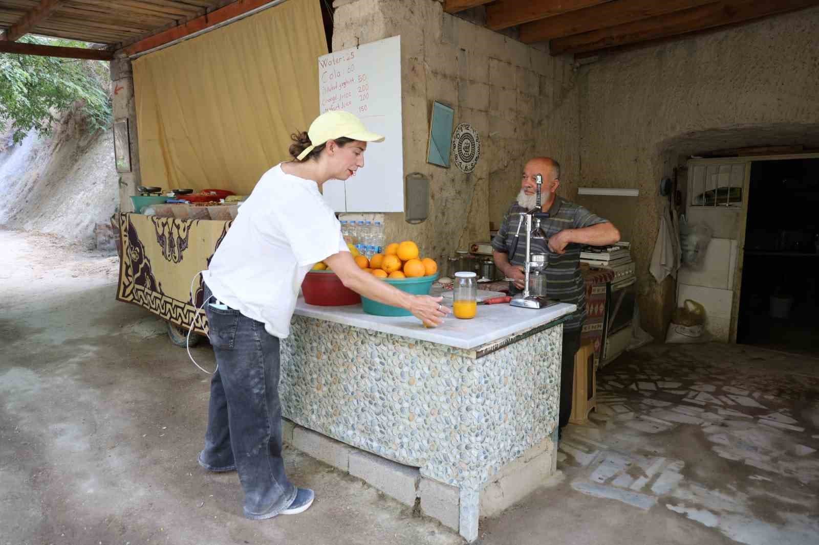 Ömrünün yarısından fazlasını turistlere adadı