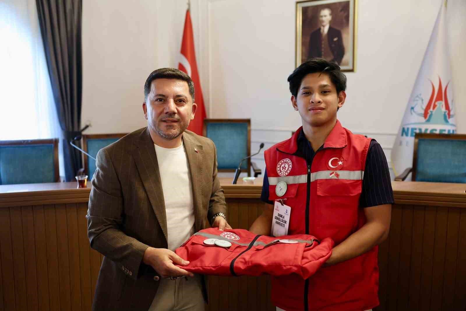Damla Gönüllülük Hareketi heyetinden Başkan Arı’ya ziyaret
